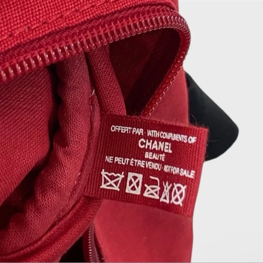 Chanel Red and Black Duffel Bag with Durable Design(54)